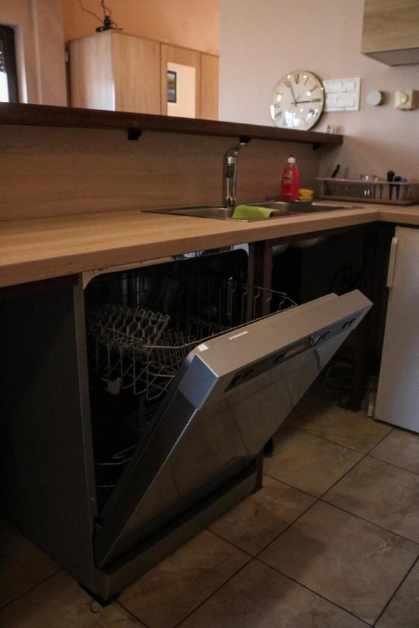 Guest House Studio Apartman Marina - With Jacuzzi, Free Parking, Pet Friendly Karlovac Exterior photo