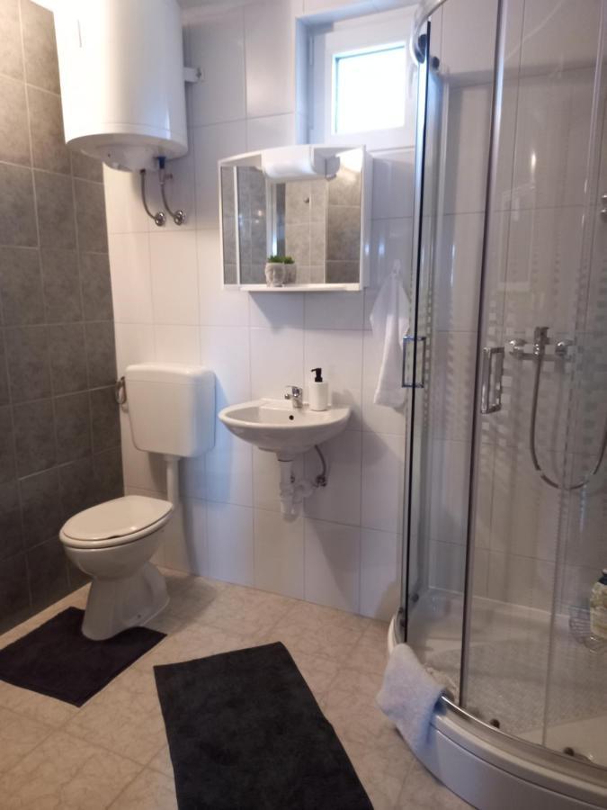 Guest House Studio Apartman Marina - With Jacuzzi, Free Parking, Pet Friendly Karlovac Exterior photo
