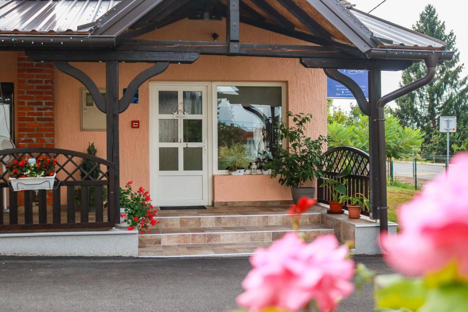 Guest House Studio Apartman Marina - With Jacuzzi, Free Parking, Pet Friendly Karlovac Exterior photo